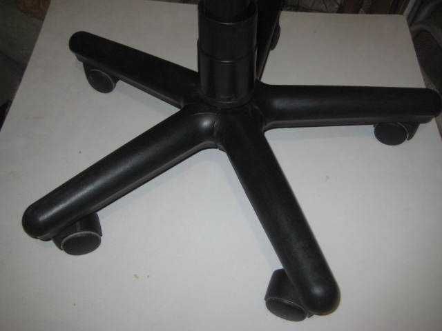 Основа для компьютерного кресла с колесиками и пневмоцилиндром