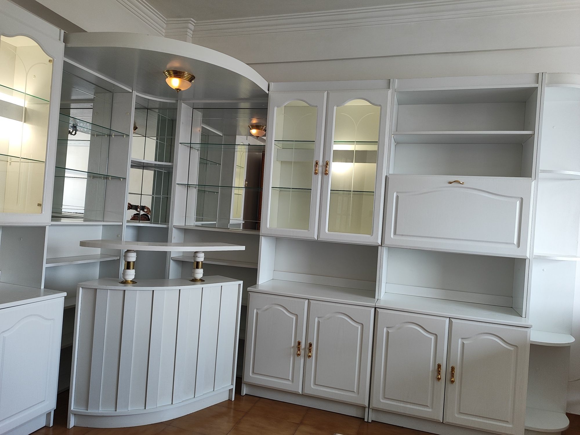 Movel modular com luzes e zona de bar