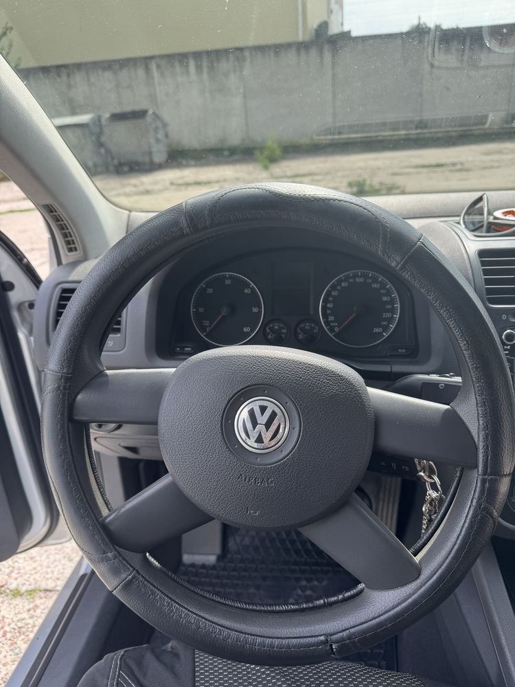 Voskswagen golf 5 в гарному технічному стані