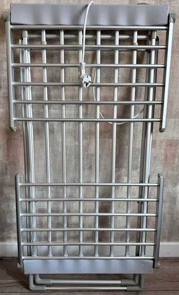 Сушарка електрична розкладна підлогова для білизни і одягу.