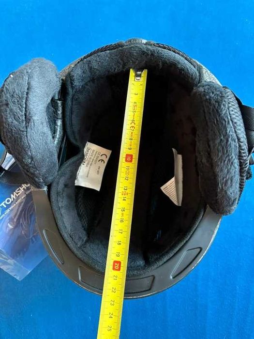 Kask narciarski ocieplany czarny tomshoo snowboard