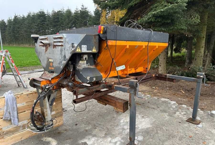 Solarka Piaskarka Posypywarka Epoke 2400 Igloo Schmidt  Stratos silnik