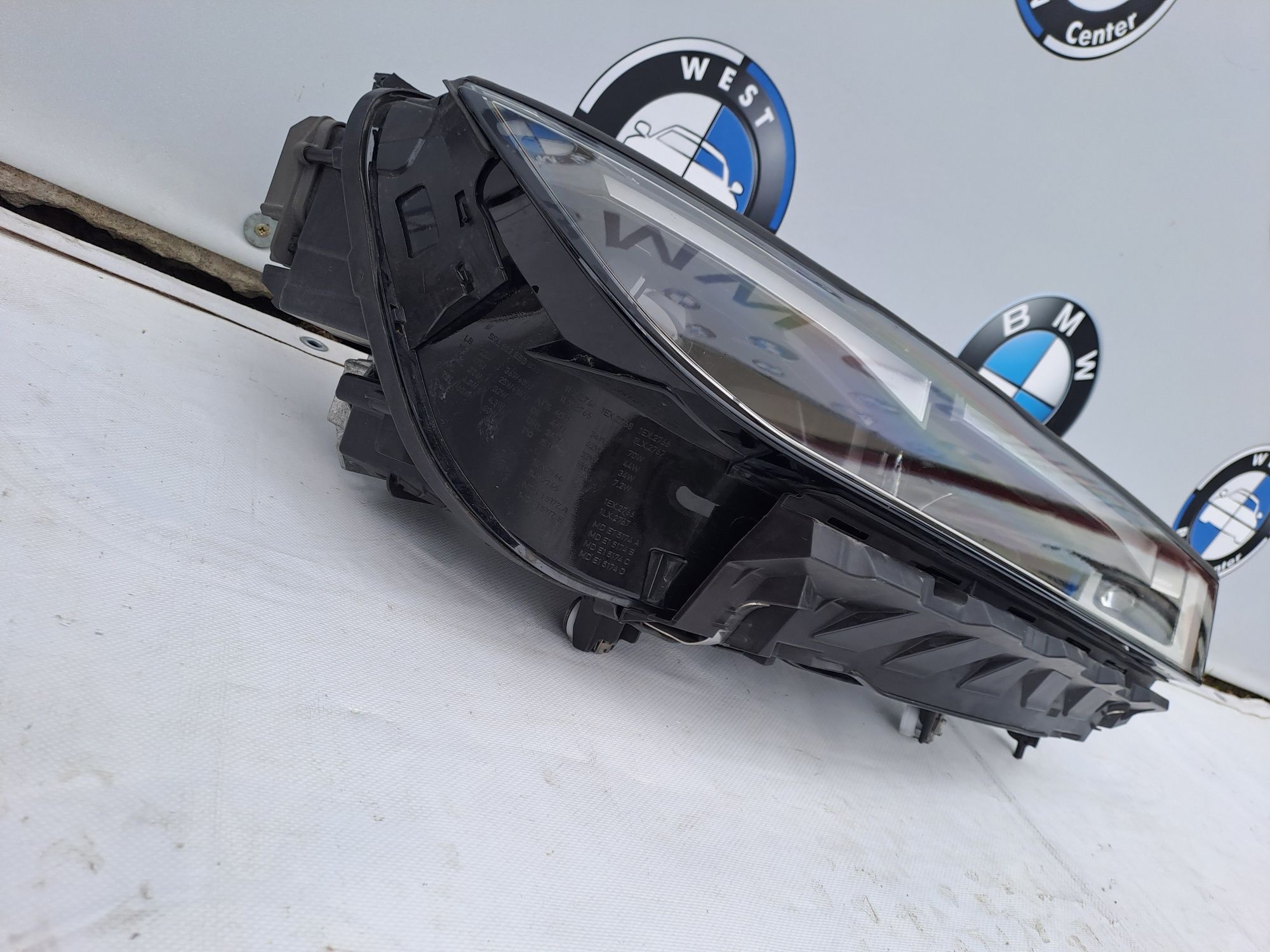 Фара передня права bmw IX