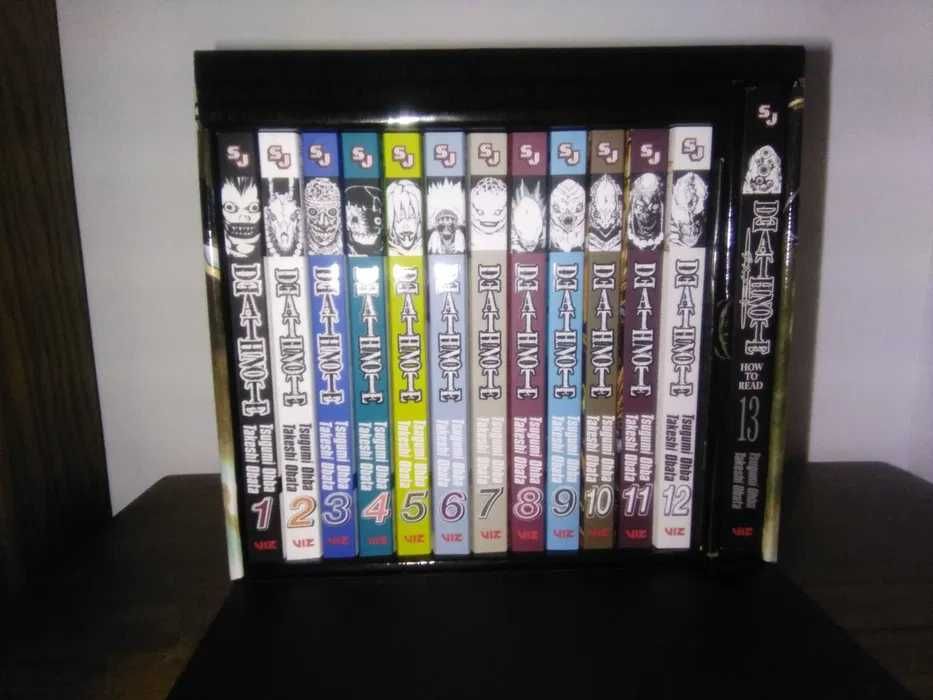 várias box sets manga