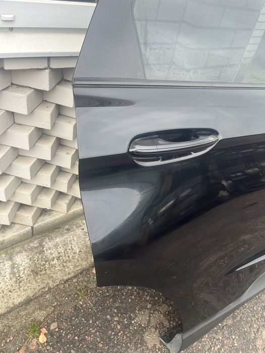 Двері задні праві   Ford Edge 2019 рік   Колір: UM (чорні)