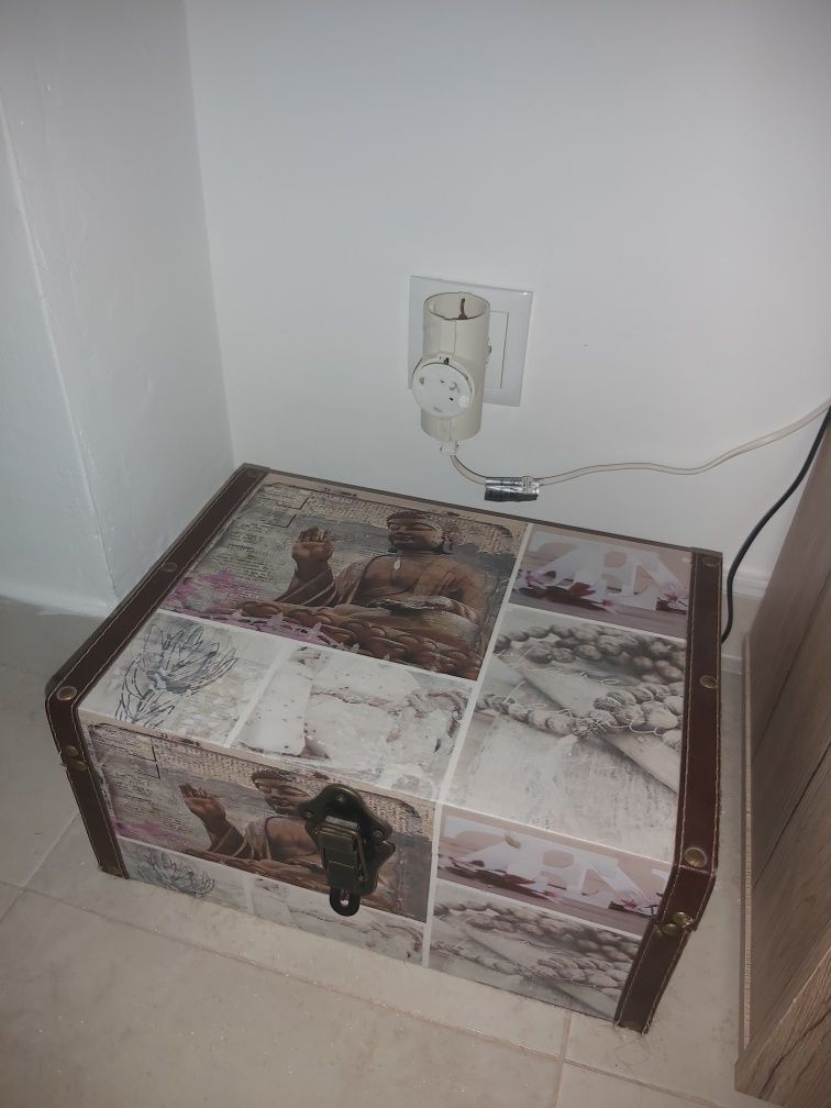 Tela baú e decoração buda