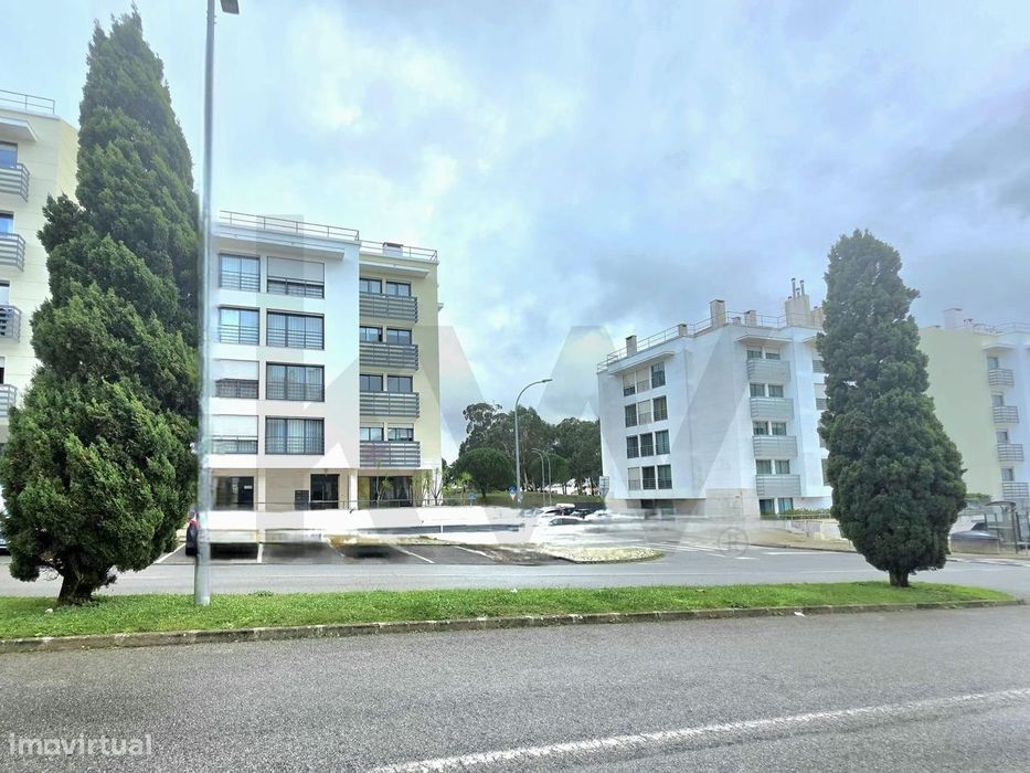 Apartamento T3 com 165m2 de área bruta privativa, garagem fechada e ar