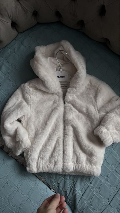 Шубка біла на дівчинку