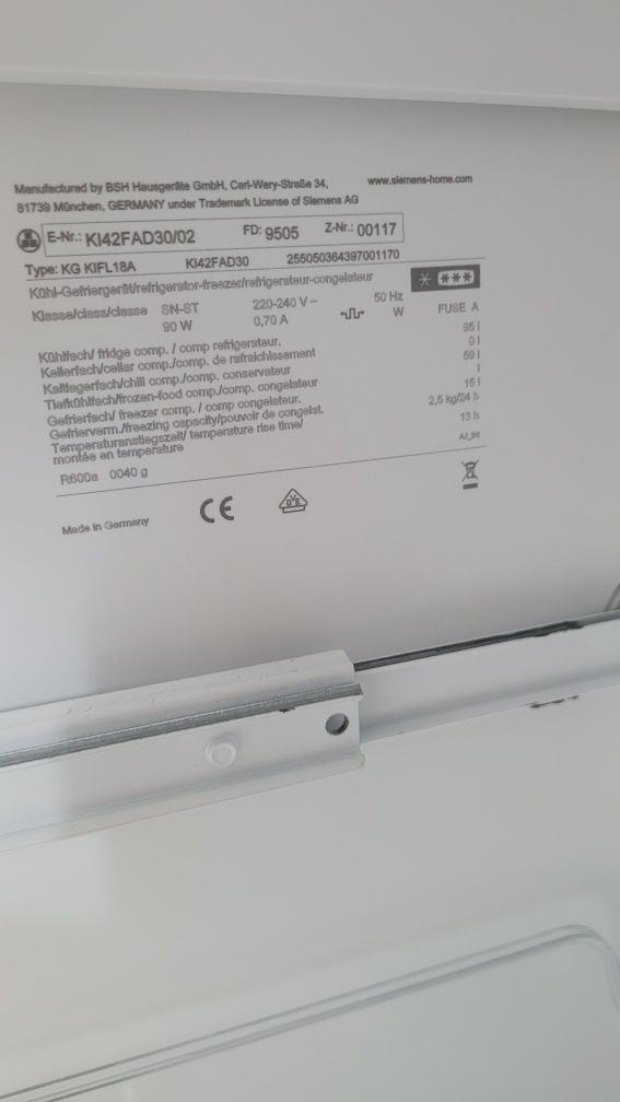 Вбудований холодильник Siemens висота 1.22