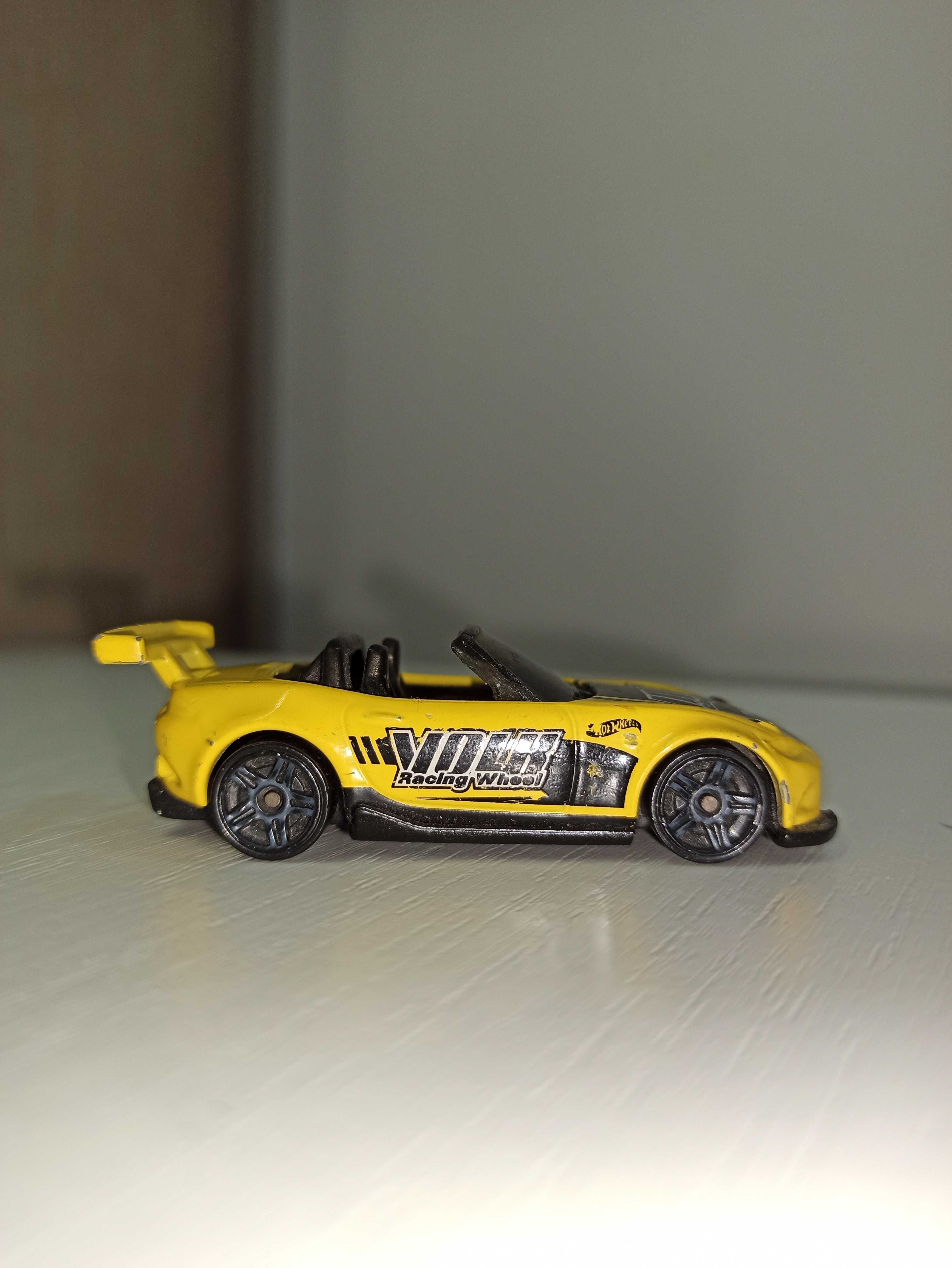 Коллекционая машинка Hot Wheels (Mazda MX-5 Miata)