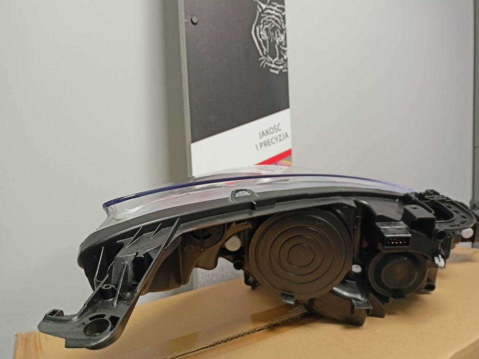 Peugeot 207 06- Lampa/Reflektor przód lewy /H7+H1