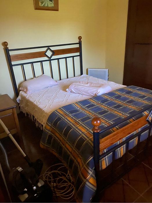 Vende-se quarto de casal em madeira/ferro