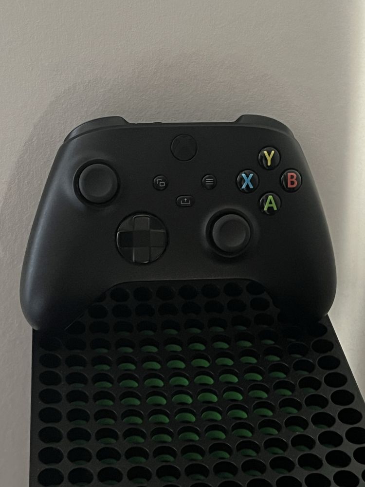 Xbox Series X 1TB SSD + 12 месяцев Game Pass Ultimate
