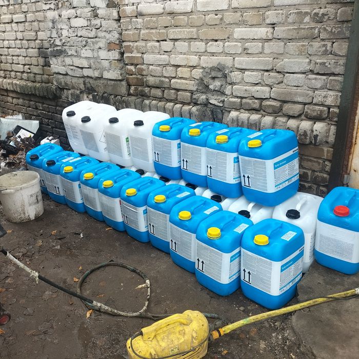 Продам каністри на 20 літрів під бензин чи дизель.