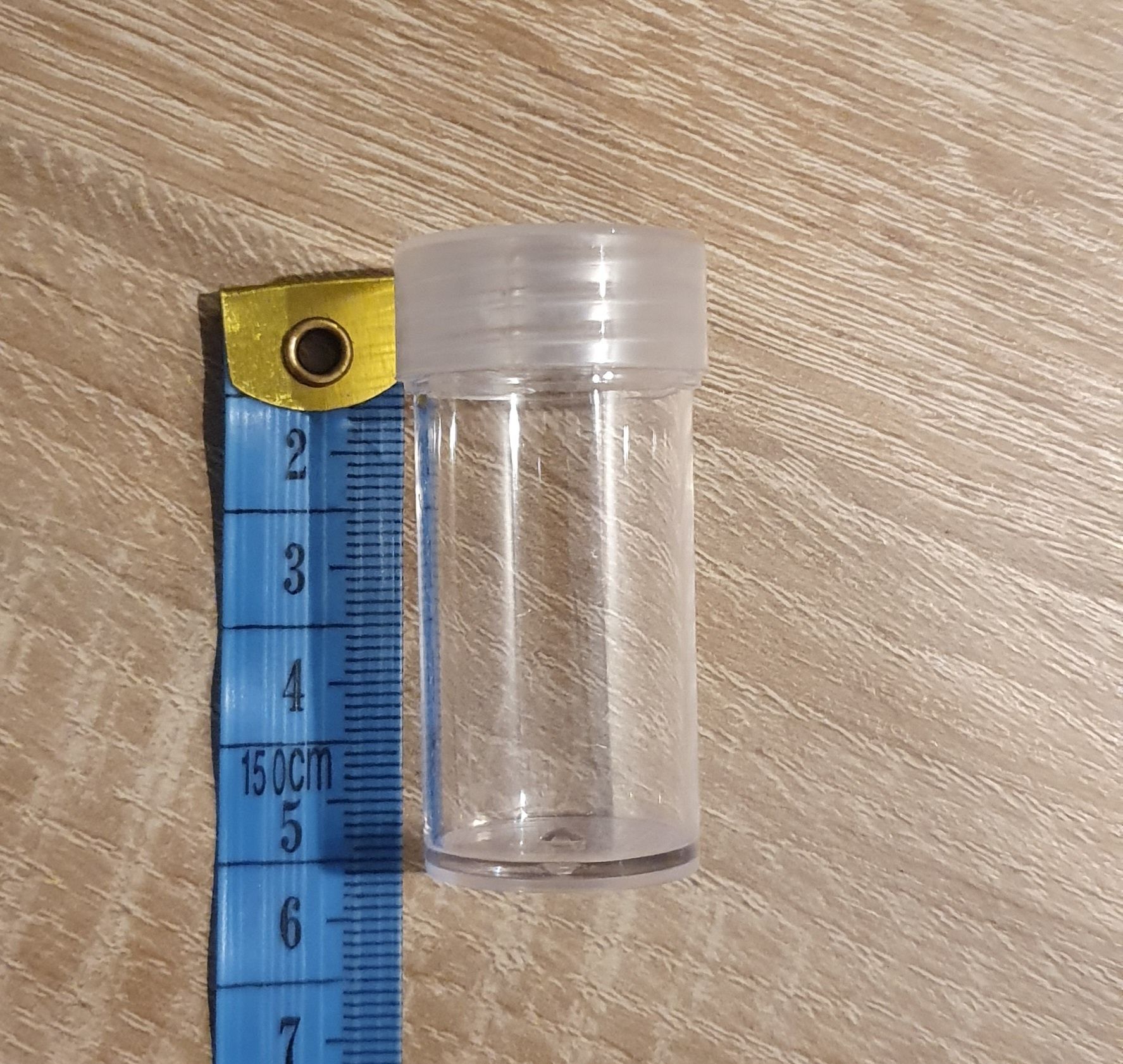 60 plastikowych pojemników