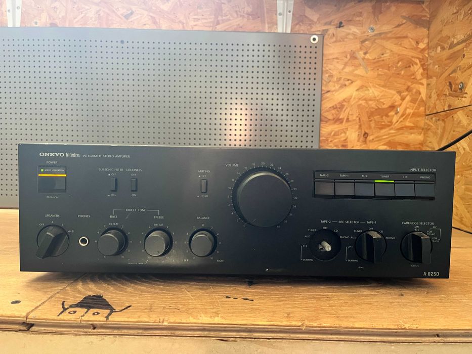 Wzmacniacz Onkyo Integra A-8250