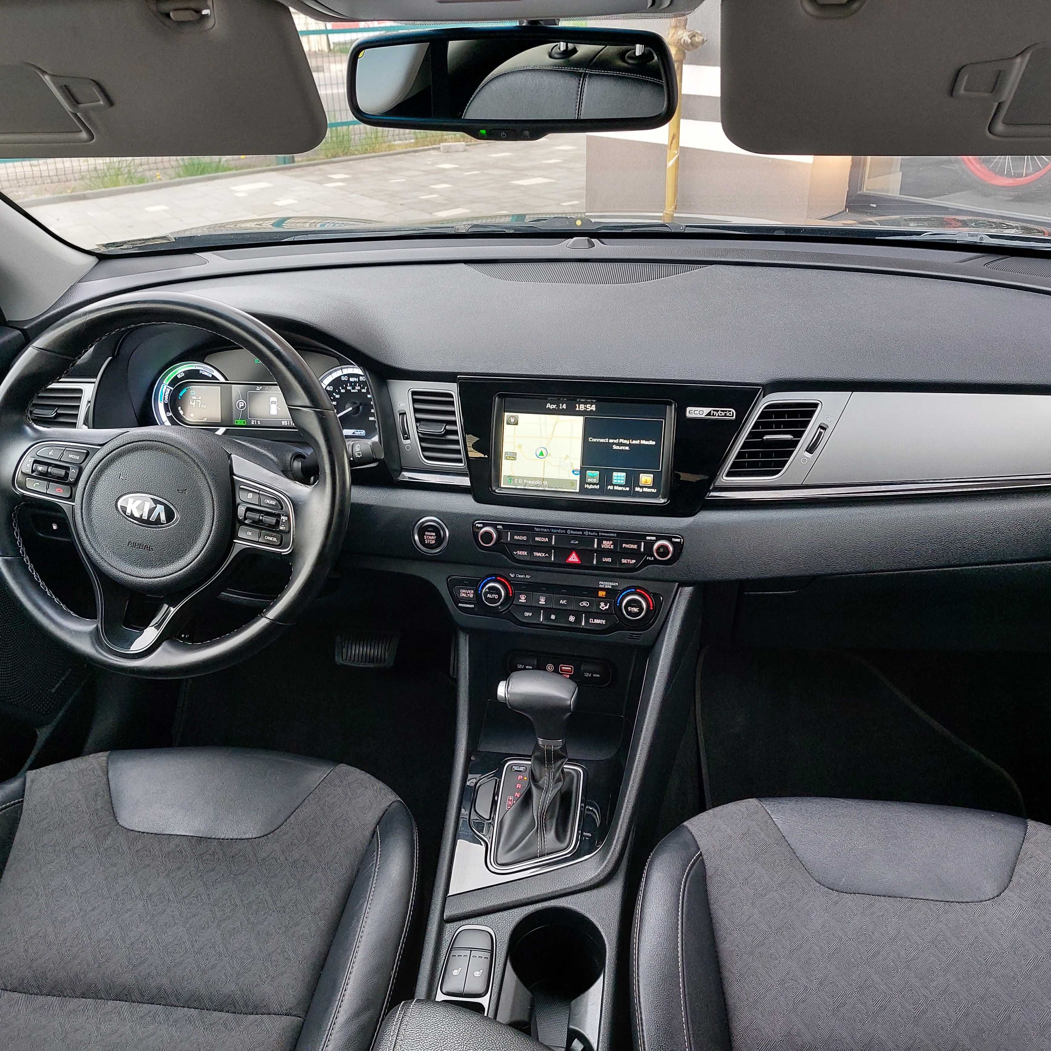 Автомобіль Kia Niro TOURING гібрийд, 2018 рік випуску, ідеальне авто