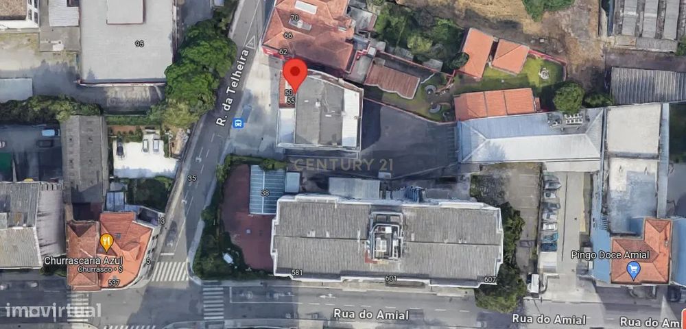 Garagem para 14 carros com arrumos e WC