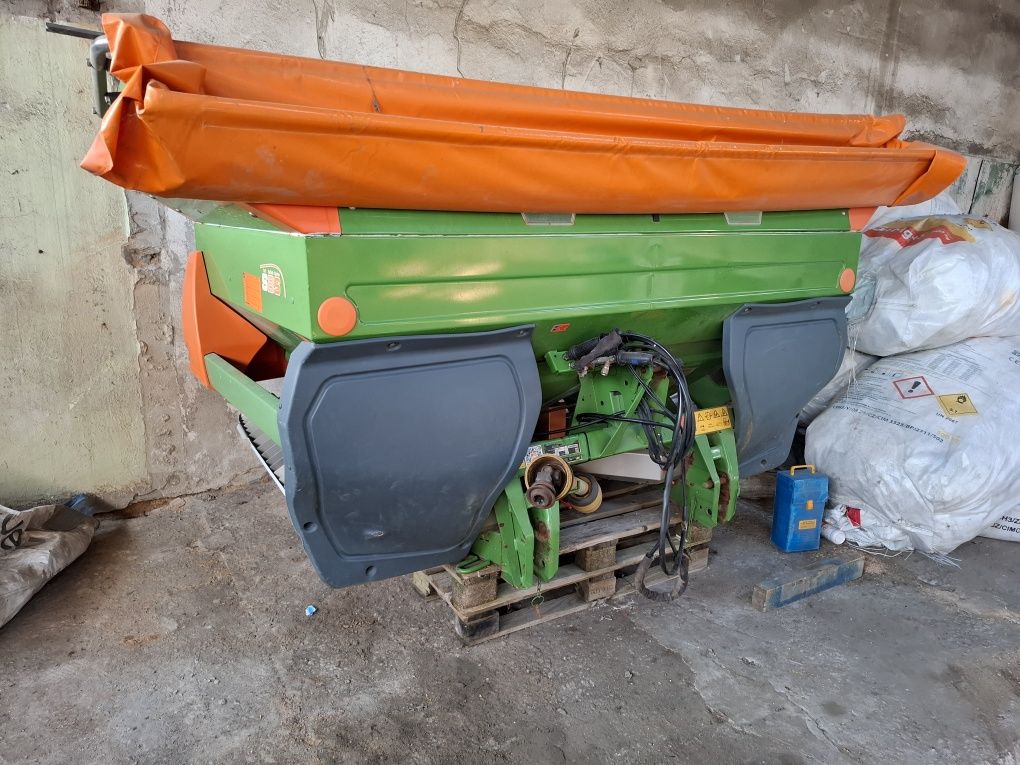 Rozsiewacz Amazone ZAM 1501 poj 2500l
