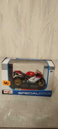 Maisto Model Motocykl Ducati 1098S z podstawką 1/18
