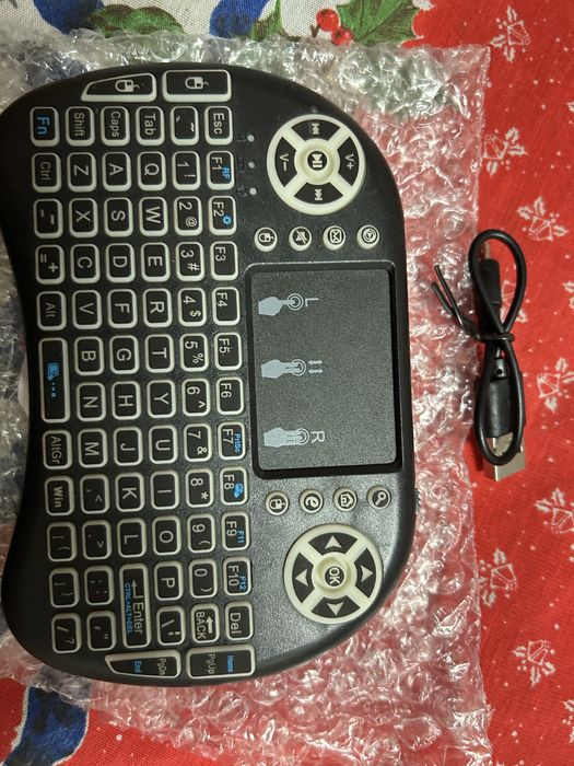 Mini teclado ergonómico com touchpad
