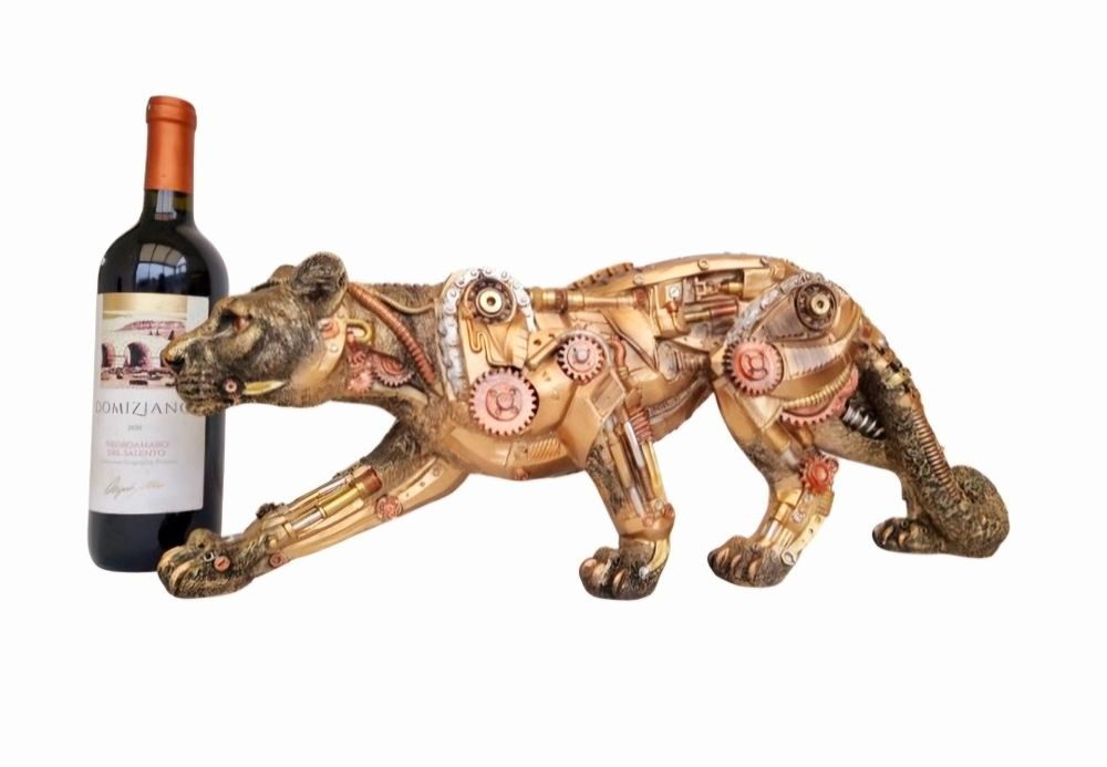 Estátua de pantera estilo steampunk