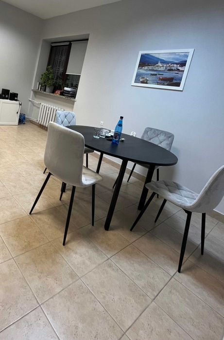 Stół konferencyjny MITTZON + krzesła komplet biurowy