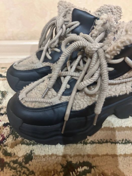 Продам взуття з еко шкіри