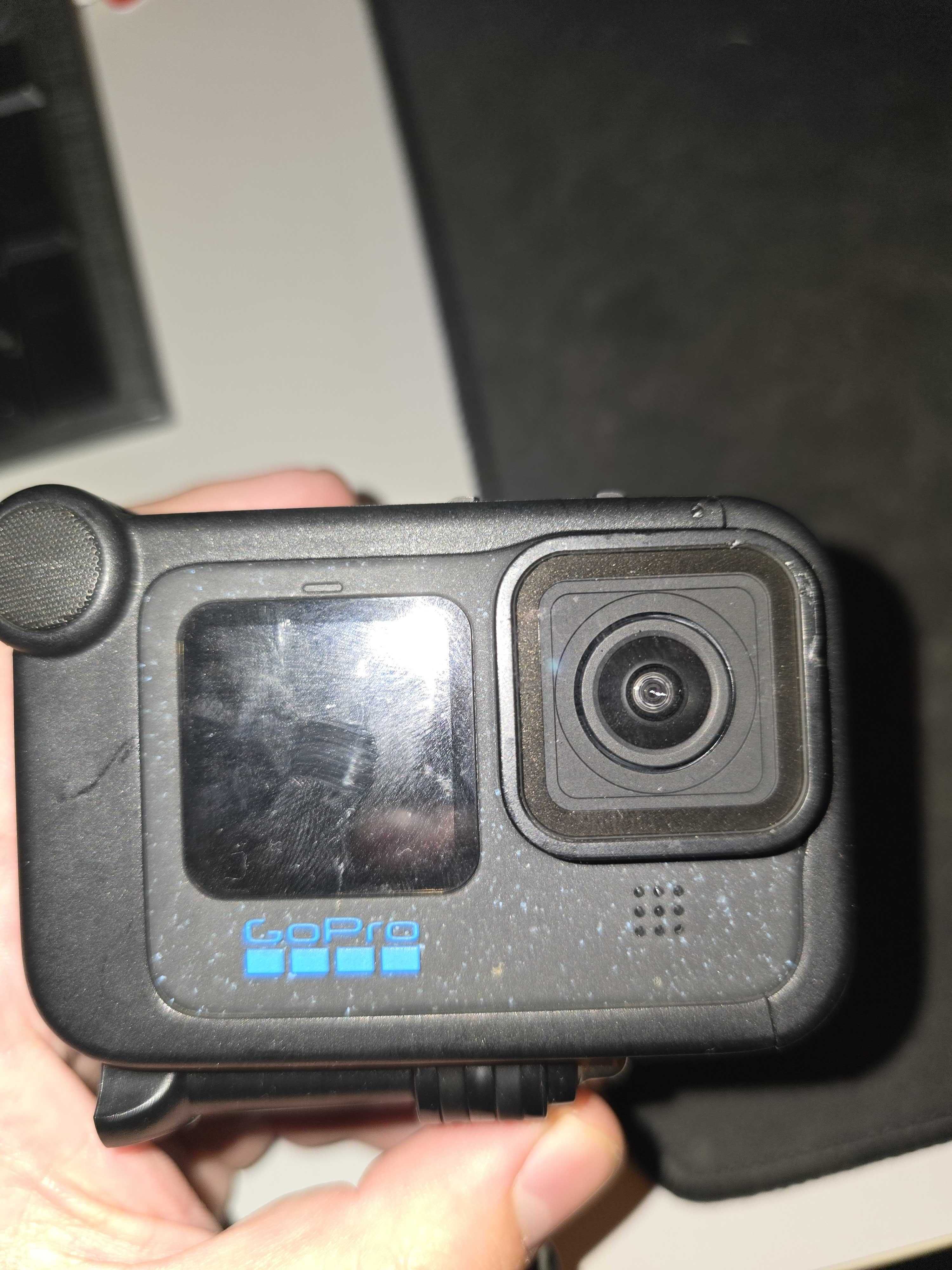 GoPro 12 Hero Black + Caixa acessorios + Baterias extras + Media Mod