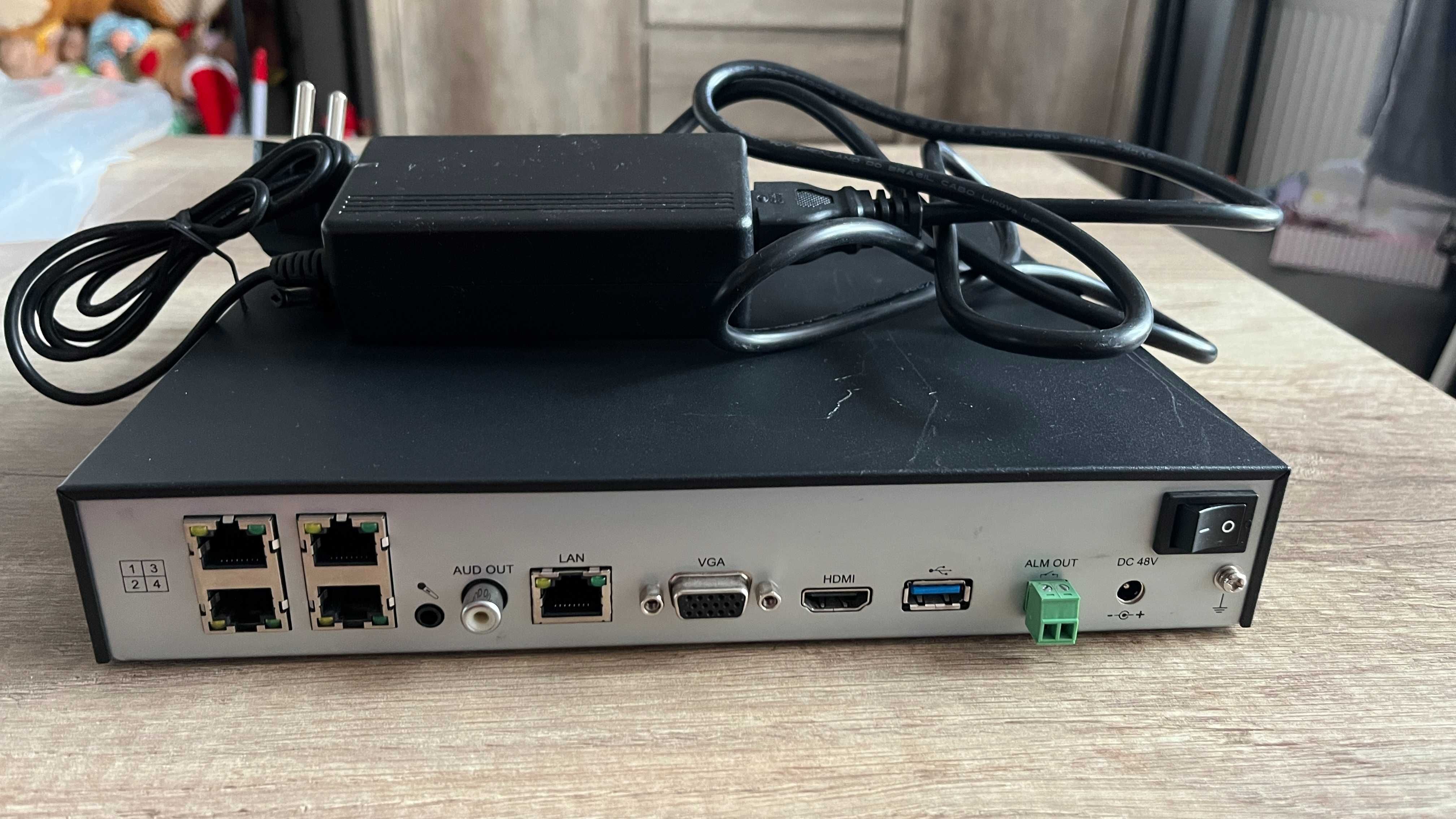 Rejestrator IP 4xPOE 4TB SkyHawk