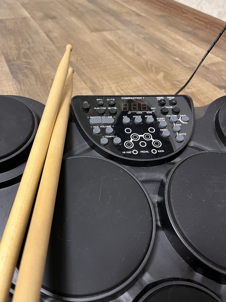 Alesis Compact Kit 7 — електронна ударна установка, педалі, палички