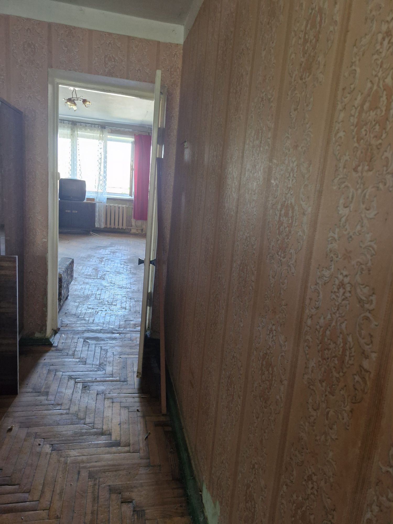 Продам 2 комнаты в 3 ком.кв.ДНЕПРОВСКОЕ ШОССЕ 8.999у.е.