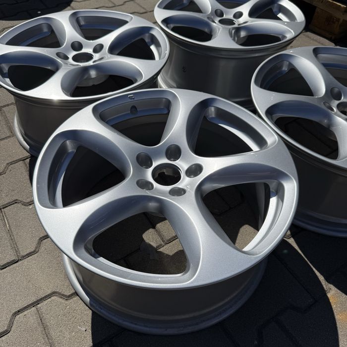 Sprzedam OEM alufelgi 18" 5x110 Alfa Romeo Stelvio Giulia