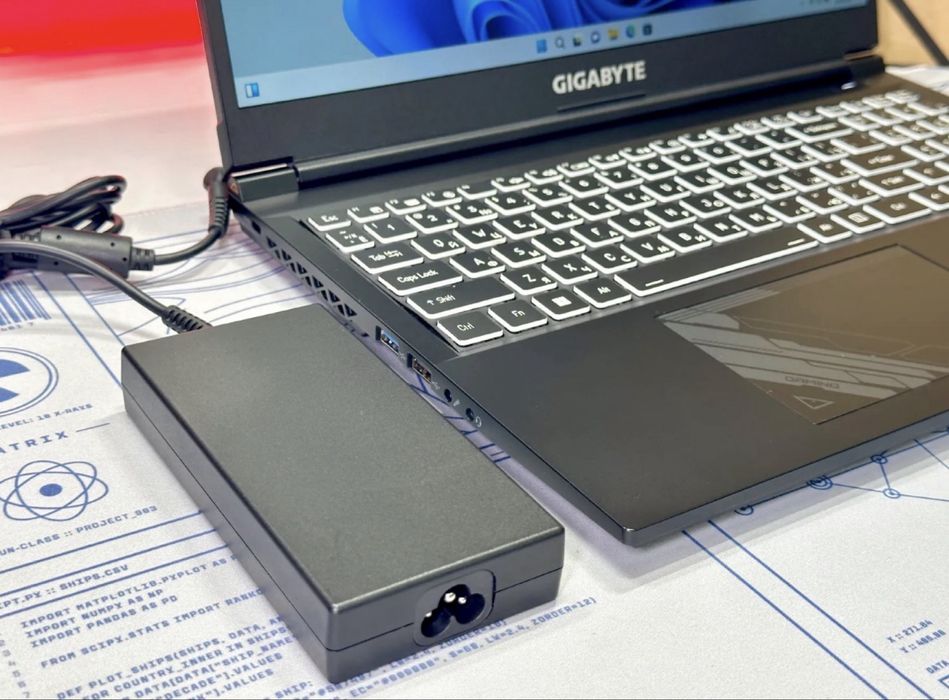 Ігровий Ноутбук - 17.3" / GIGABYTE G7 KF / i5 12500H / RTX 4060 (8 GB)