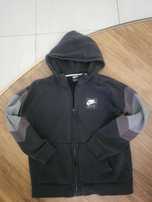 Czarna bluza Nike 147-158 z kapturem rozpinana