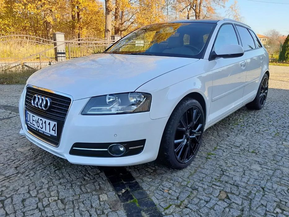 Audi A3 Sportback S-tronic ! Webasto !! panorama, hak, alu, navi, łopatki!!