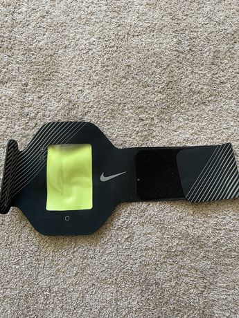 Opaska do biegania na odtwarzacz mp3 firmy Nike