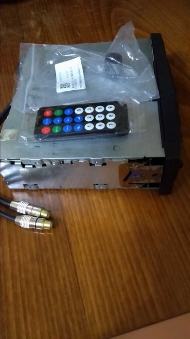 Продам магнитолу в авто Philips car 400