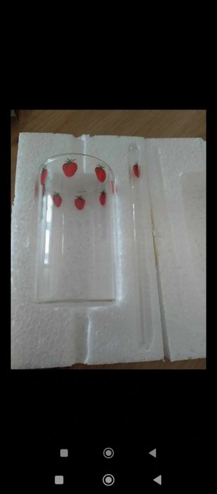 Nowa szklanka plus słomka