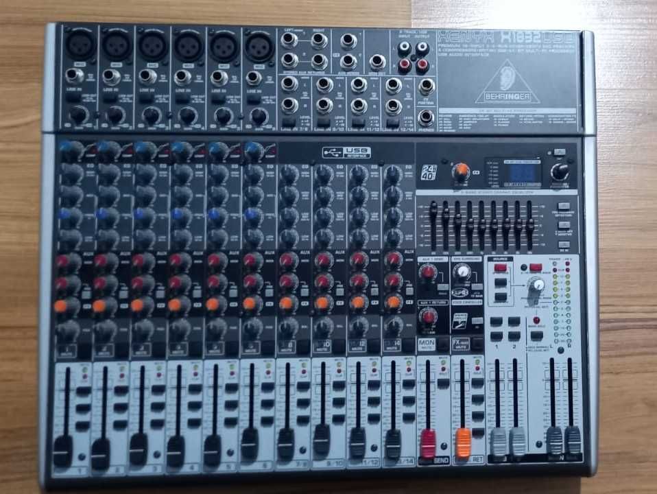 Mesa de Mistura- Behringer Xenyx x1832 usb