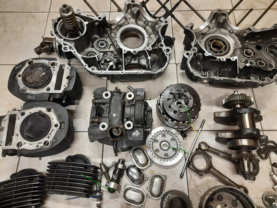 Yamaha XVS 1100 drag star silnik części cylinder głowica kapa skrzynia