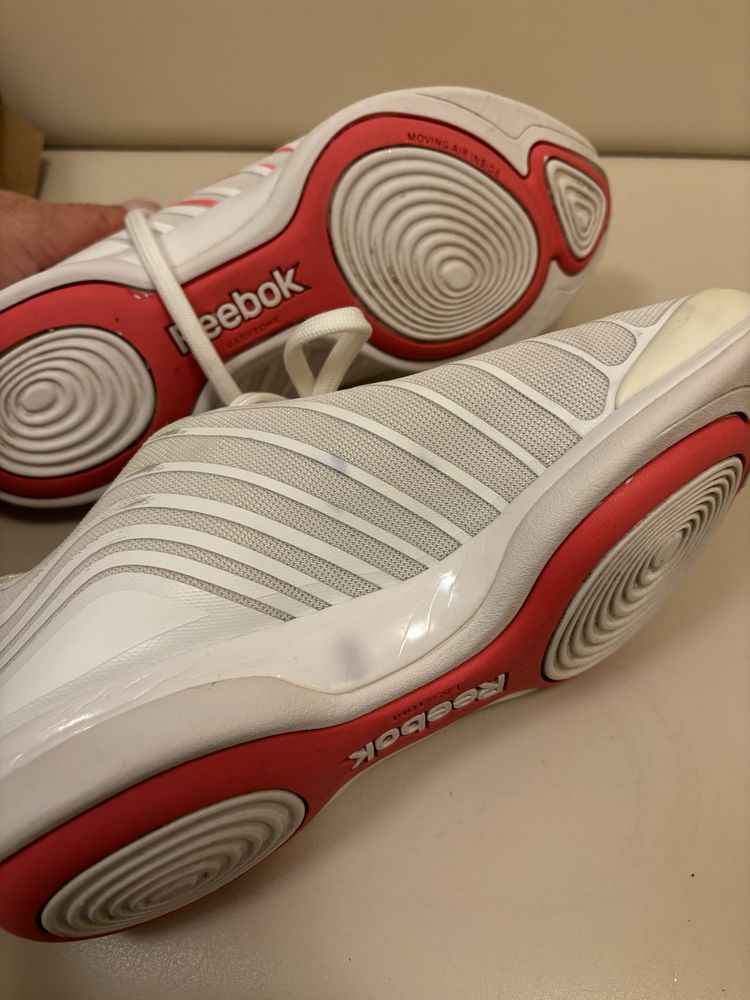 Biale morelowe buty sportowe do biegania reebok