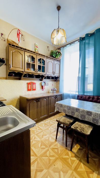 Продаж двох кімнатноі квартири