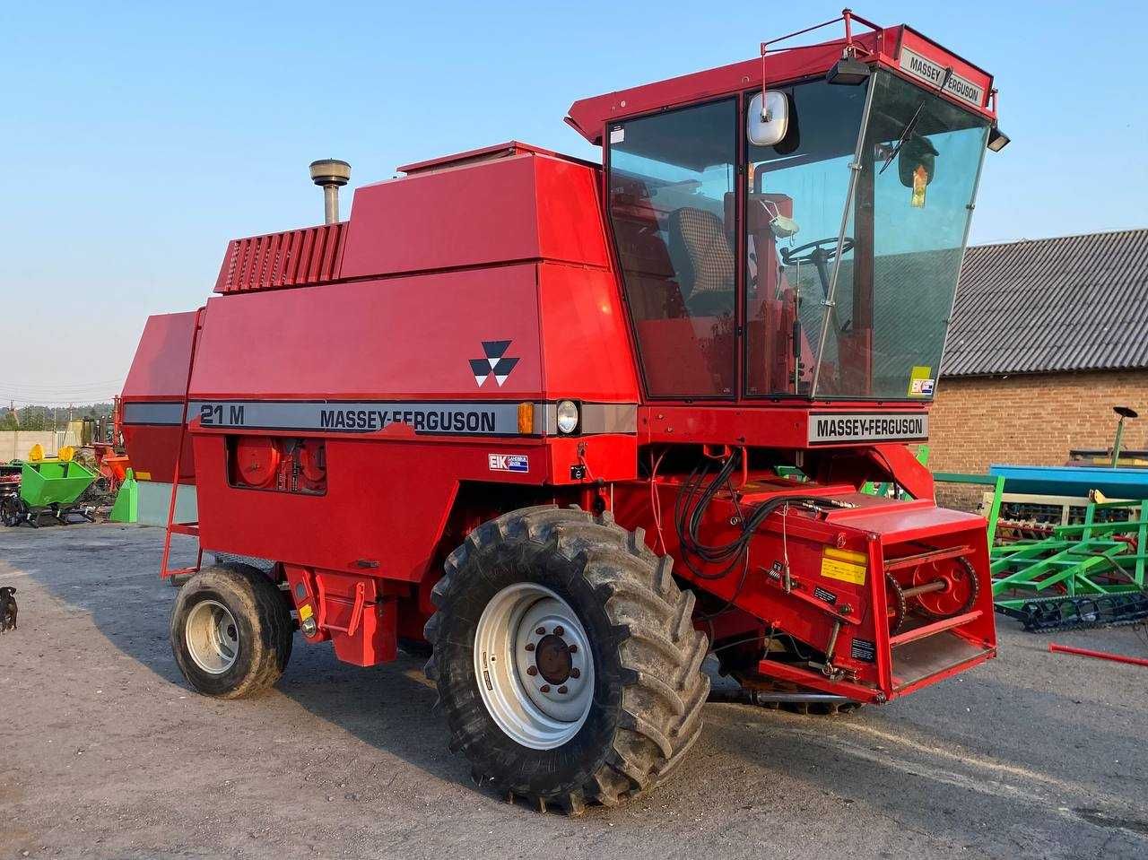 Свіжо привезений зерновий комбайн Massey Ferguson 21,Claas