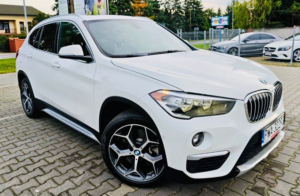 BMW X1 / XDrive 28i / Bezwypadkowy / NAWIGACJA / Panorama / Kamera /skóry /