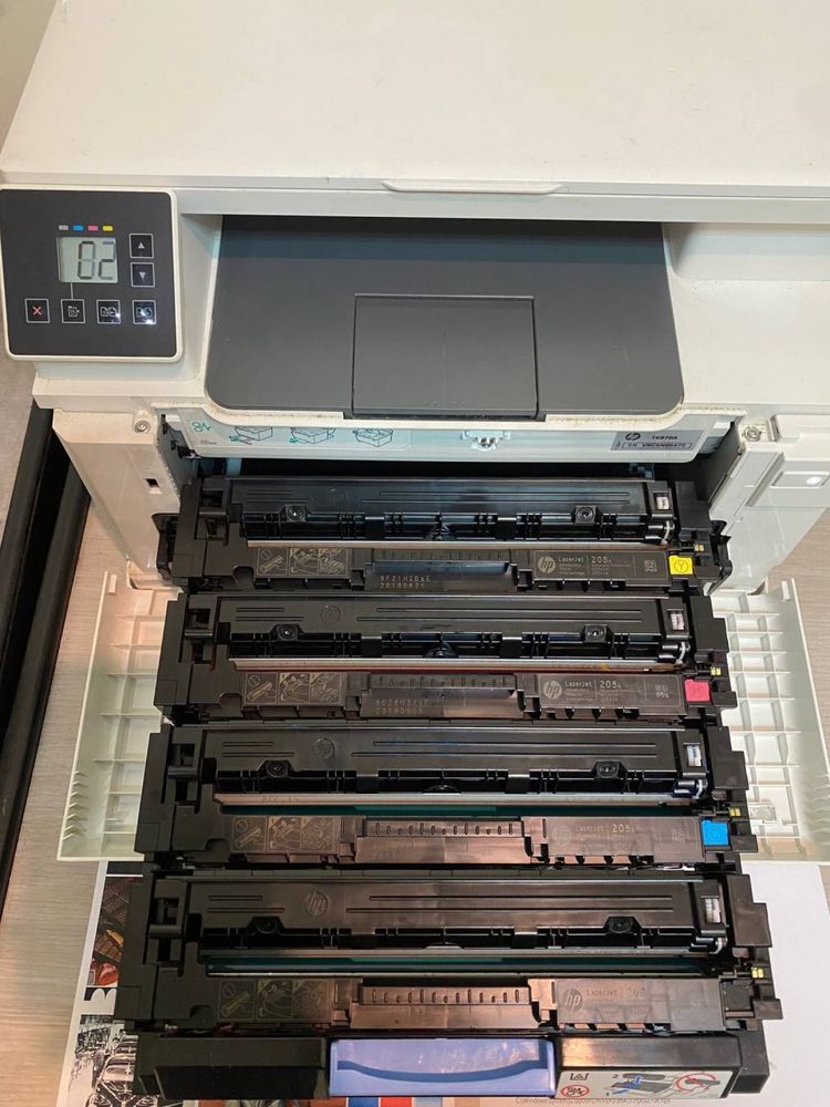 Продам кольоровий принтер Hp color MFP m180n