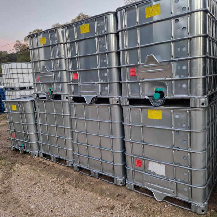 Zbiorniki dwupłaszczowe w obudowie metalowej 1000L