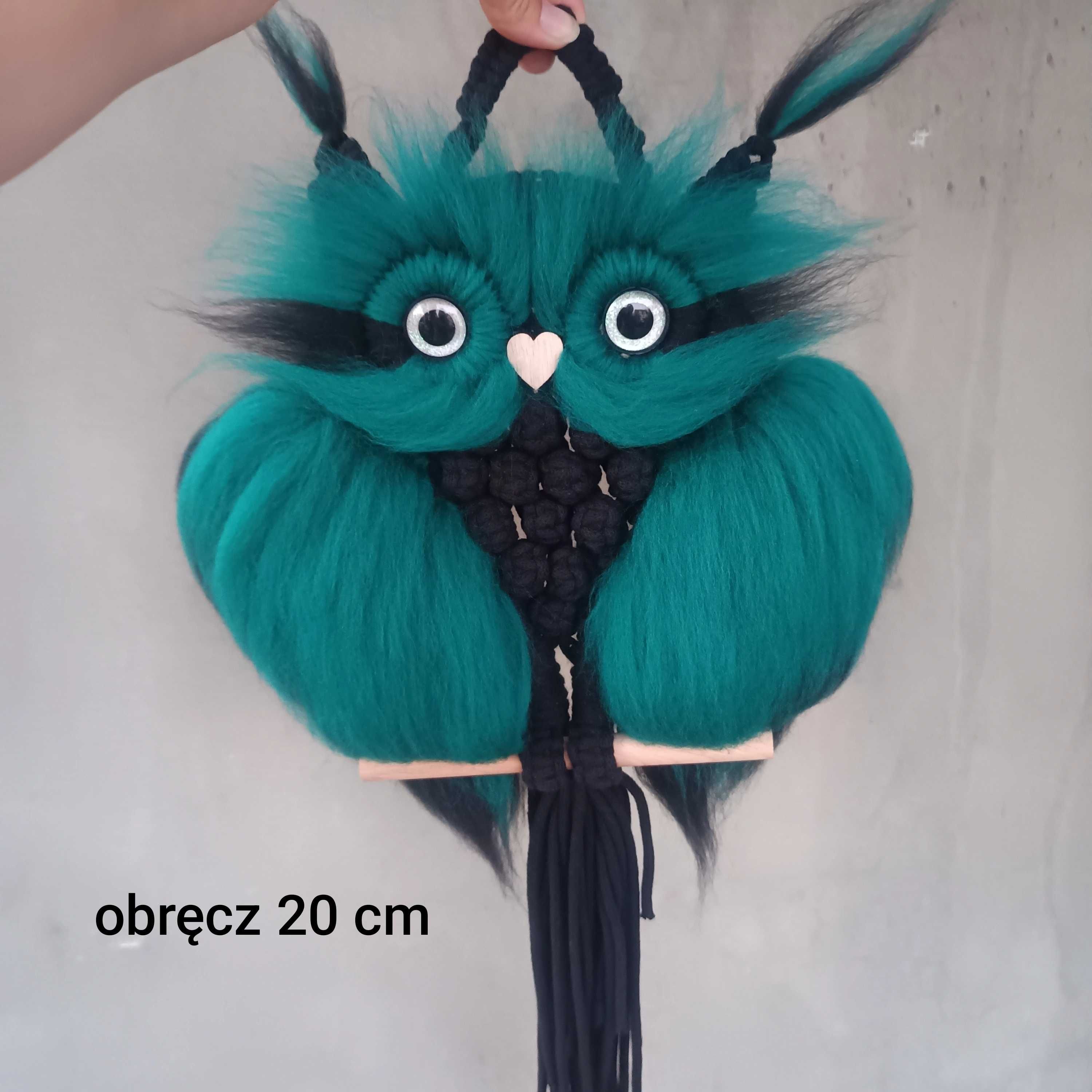 Sowy z makrama z wełną czesankową