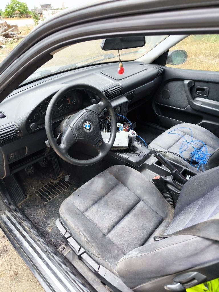 BMW 318 TDS compacto