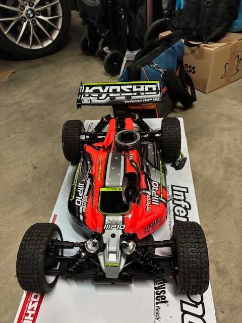 CONDUÇÃO DIVERTIDA. CARRO TELECOMANDADO A NITRO (KYOSHO- INFERNO MP10)